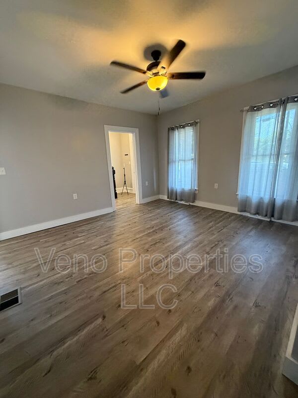 81 Bath St – photo 5
