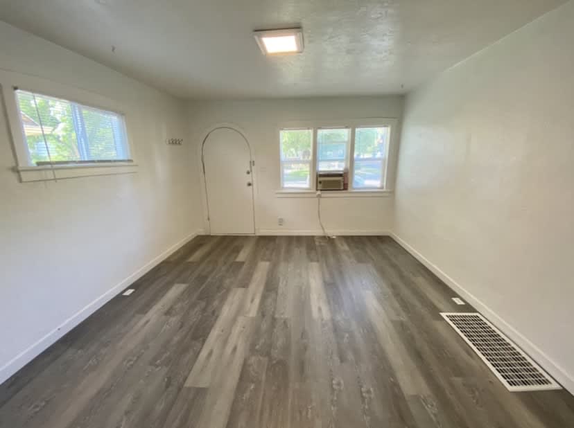 180 East Williams Avenue – photo 4