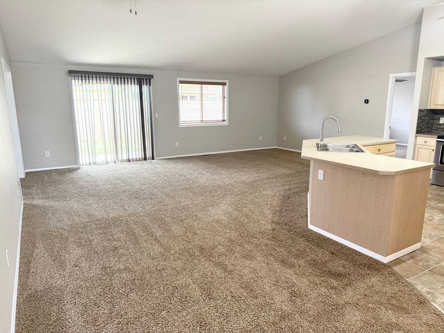 !!!HALF MONTH RENT FREE!!!Charming One-Level Ranch in Peaceful Battle Ground Neighborhood – photo 3
