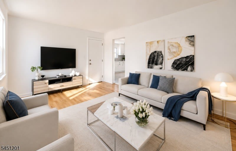 114 King St – photo 2