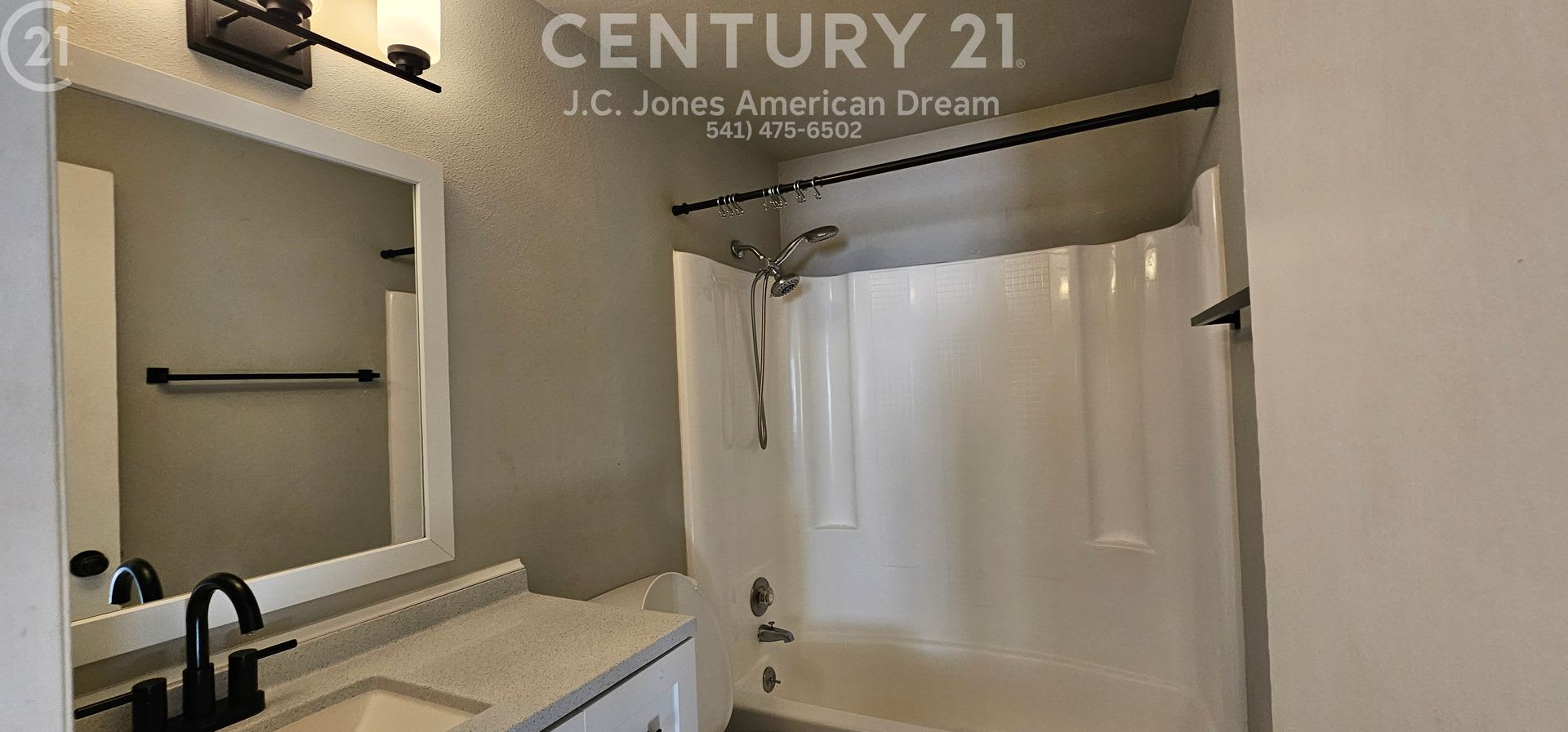2 Bed 1 5 Bath Town Home North Medford – photo 4