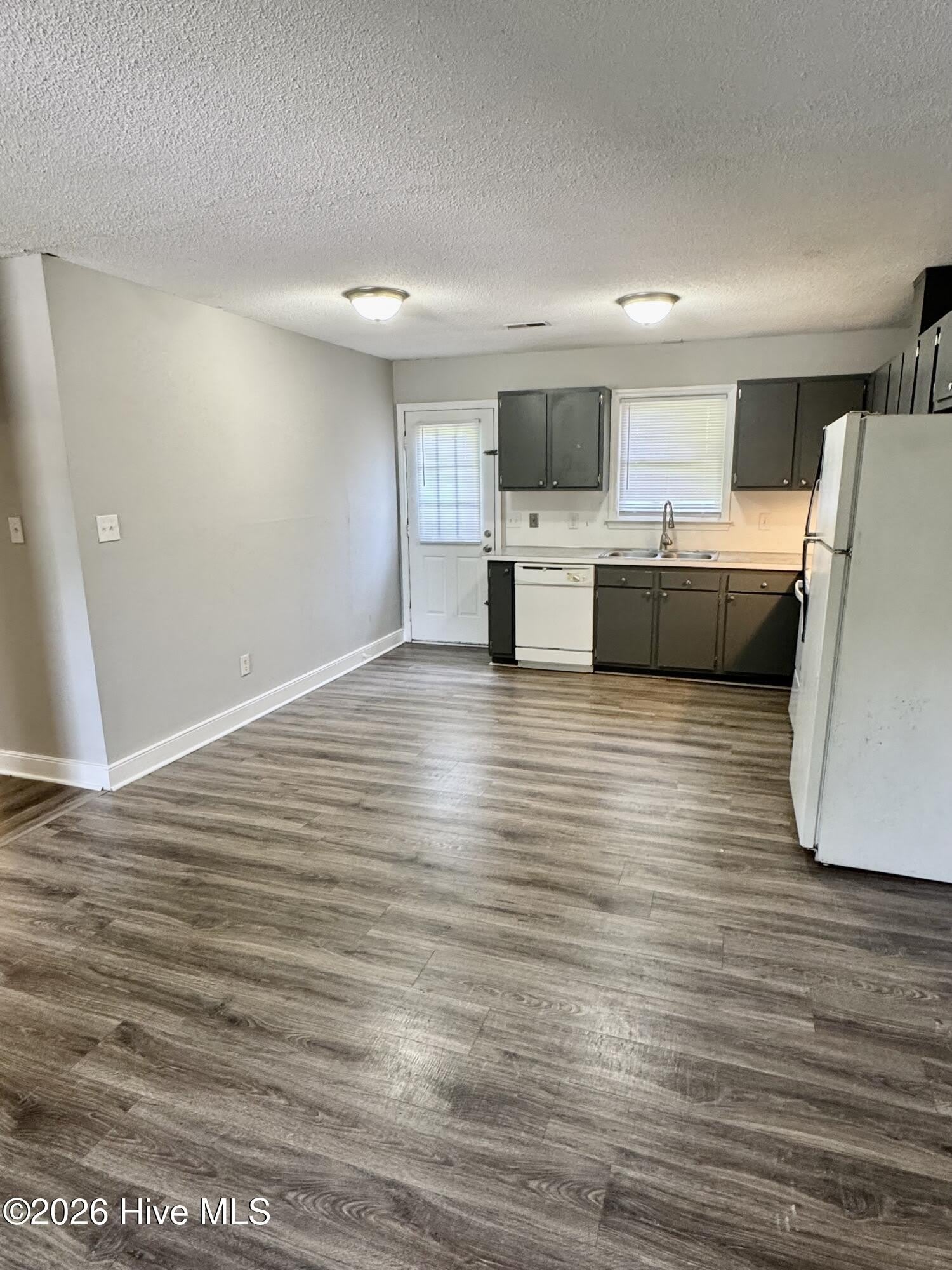 1400 E 1st Street – photo 3
