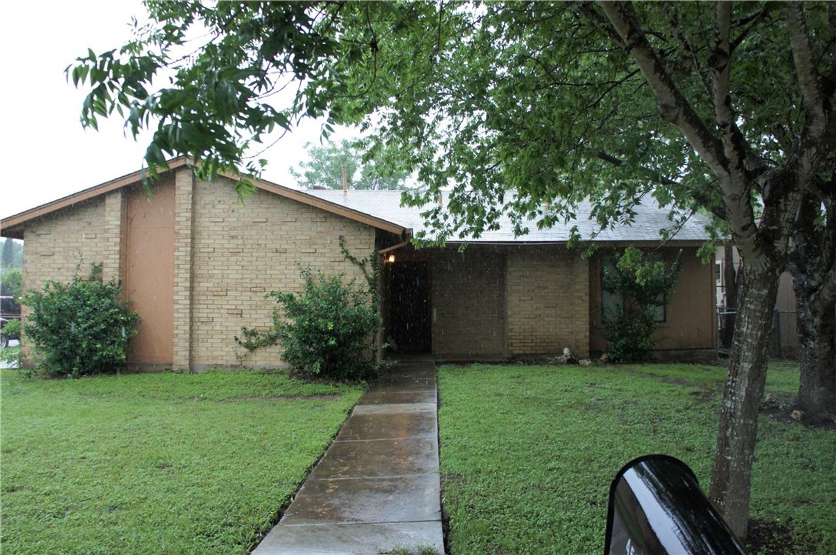 Room in 3 Bedroom Home at Southwest Dr – photo 3