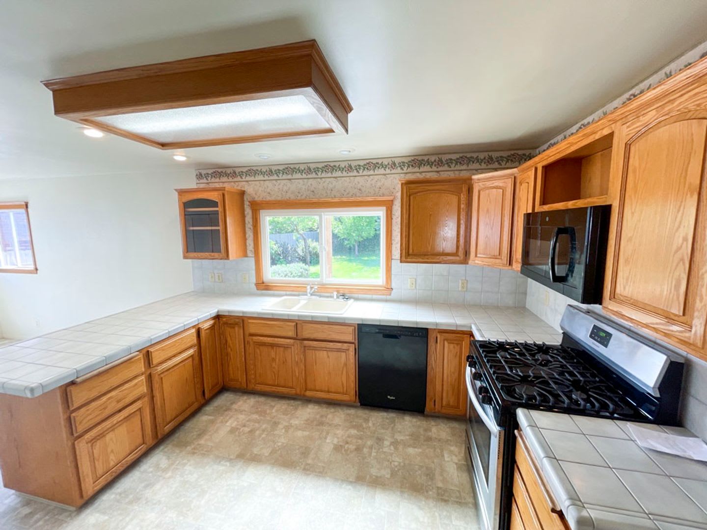 Dog-Friendly Arcata Home With Hardwood Flooring, Fenced Yard & Large Patio – photo 5