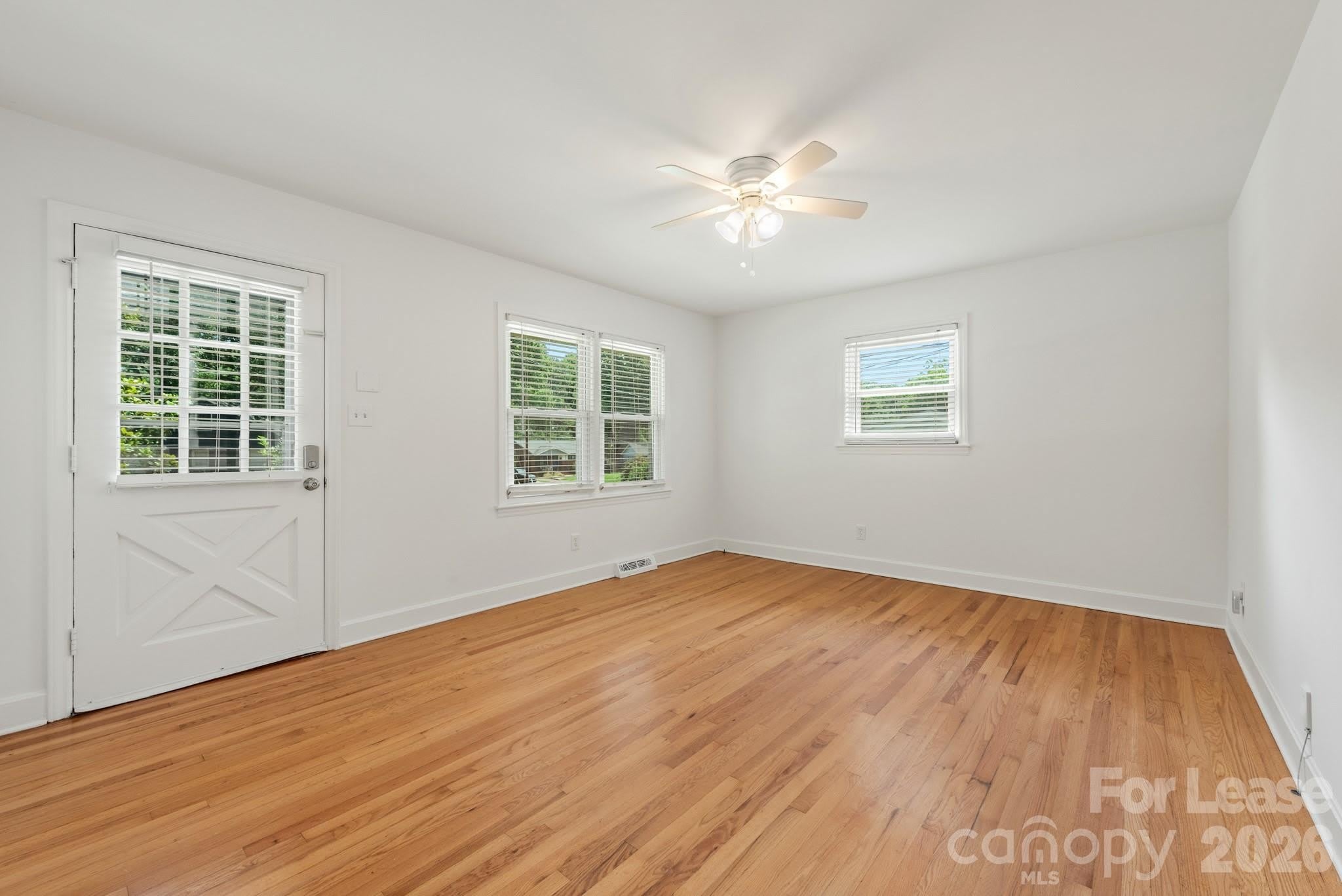 1129 Eastview Drive – photo 4