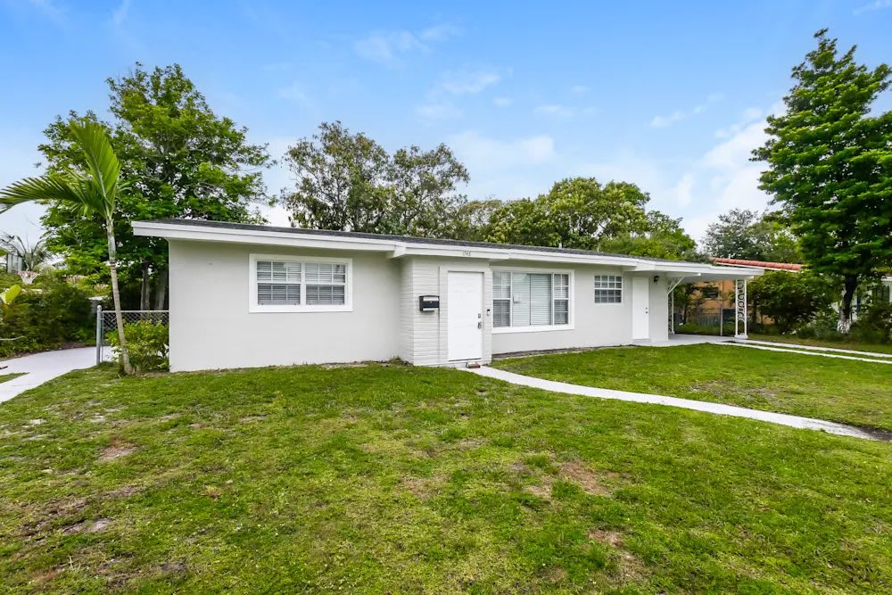 1747 Ne 158th St – photo 1