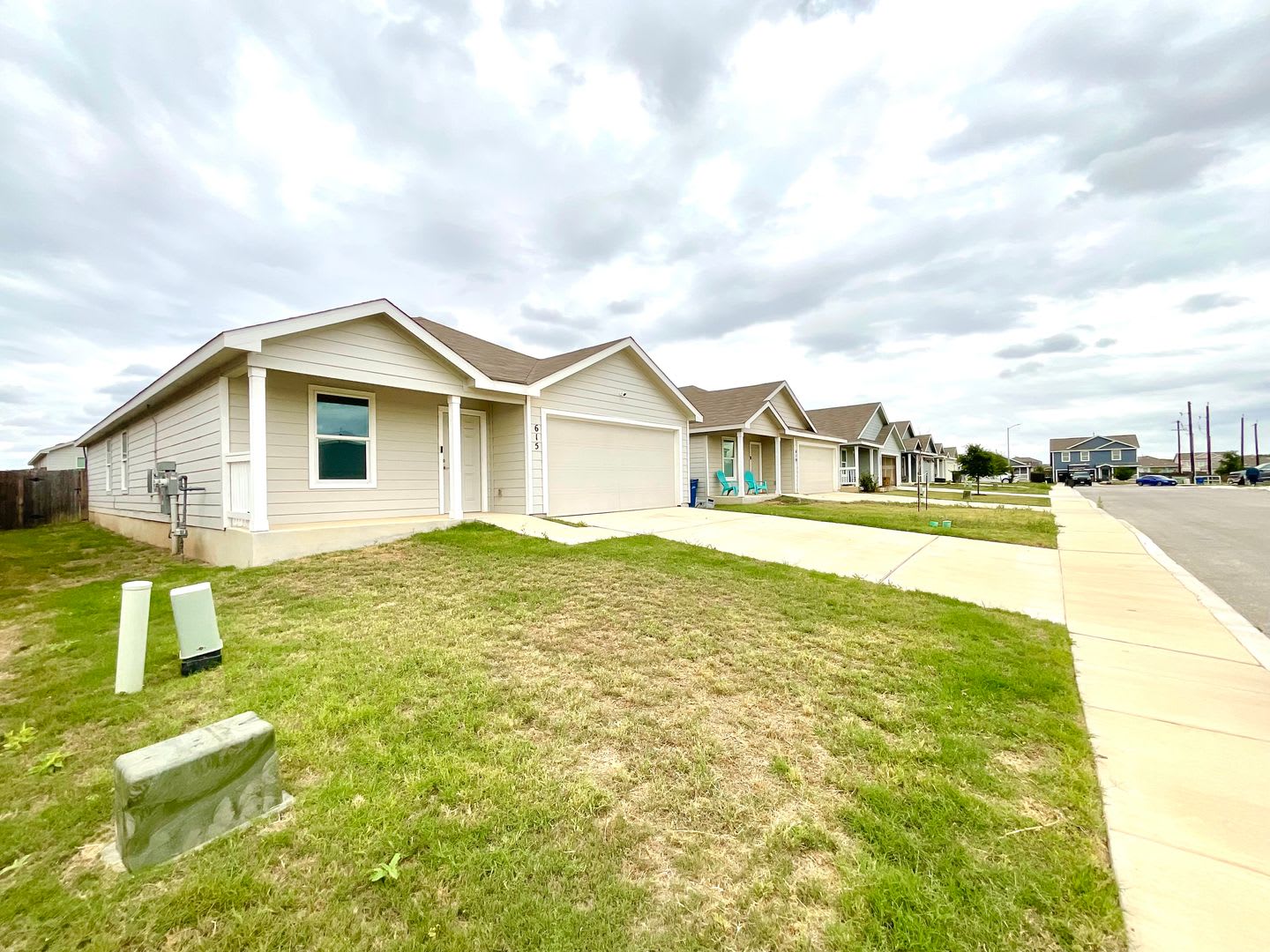 Move-In Ready Gem with Full Appliances, Solar Panels & Resort-Style Amenities! – photo 3