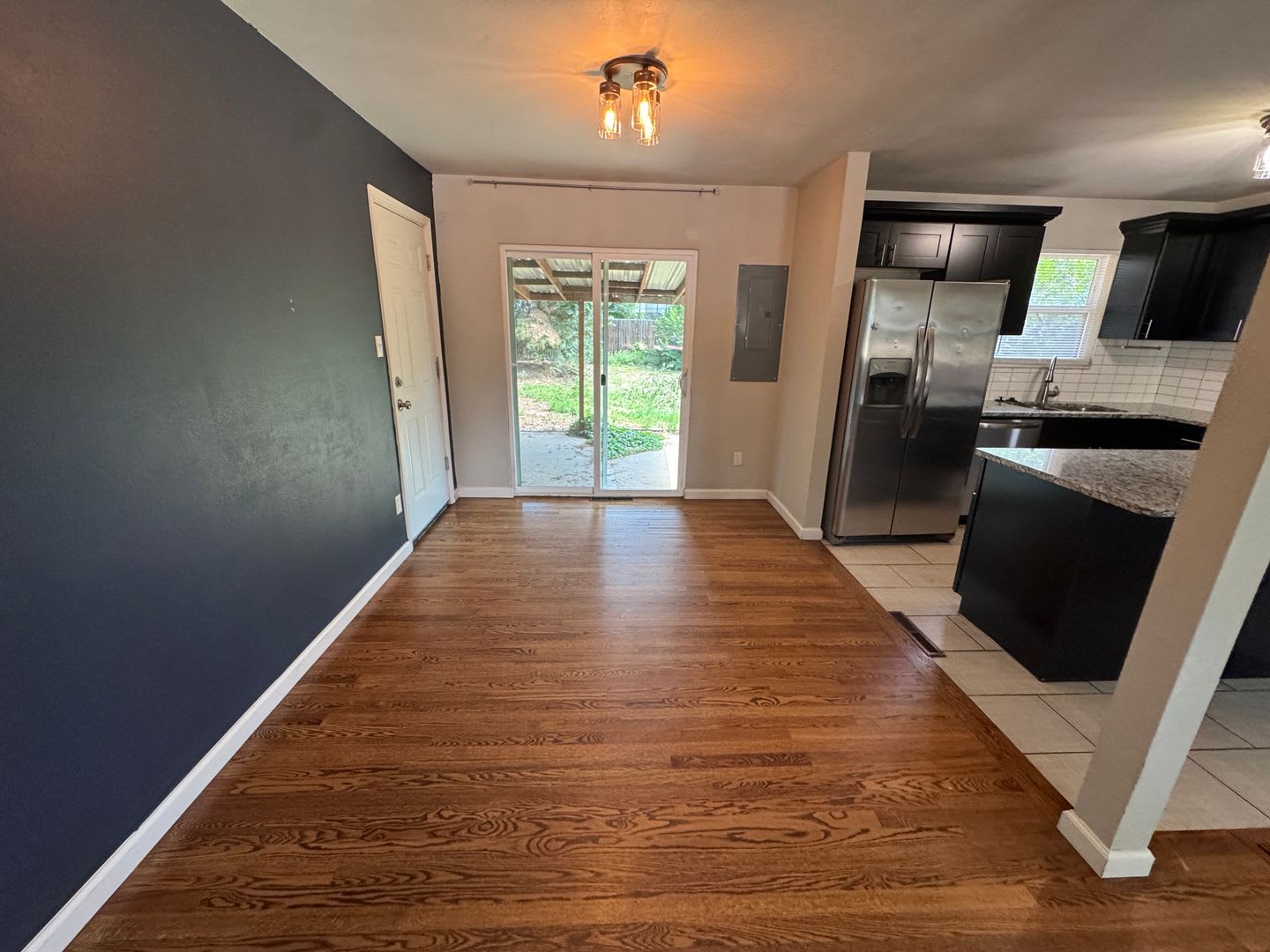 Stylish Tri-Level with Bonus Living Space and Huge Backyard! – photo 3