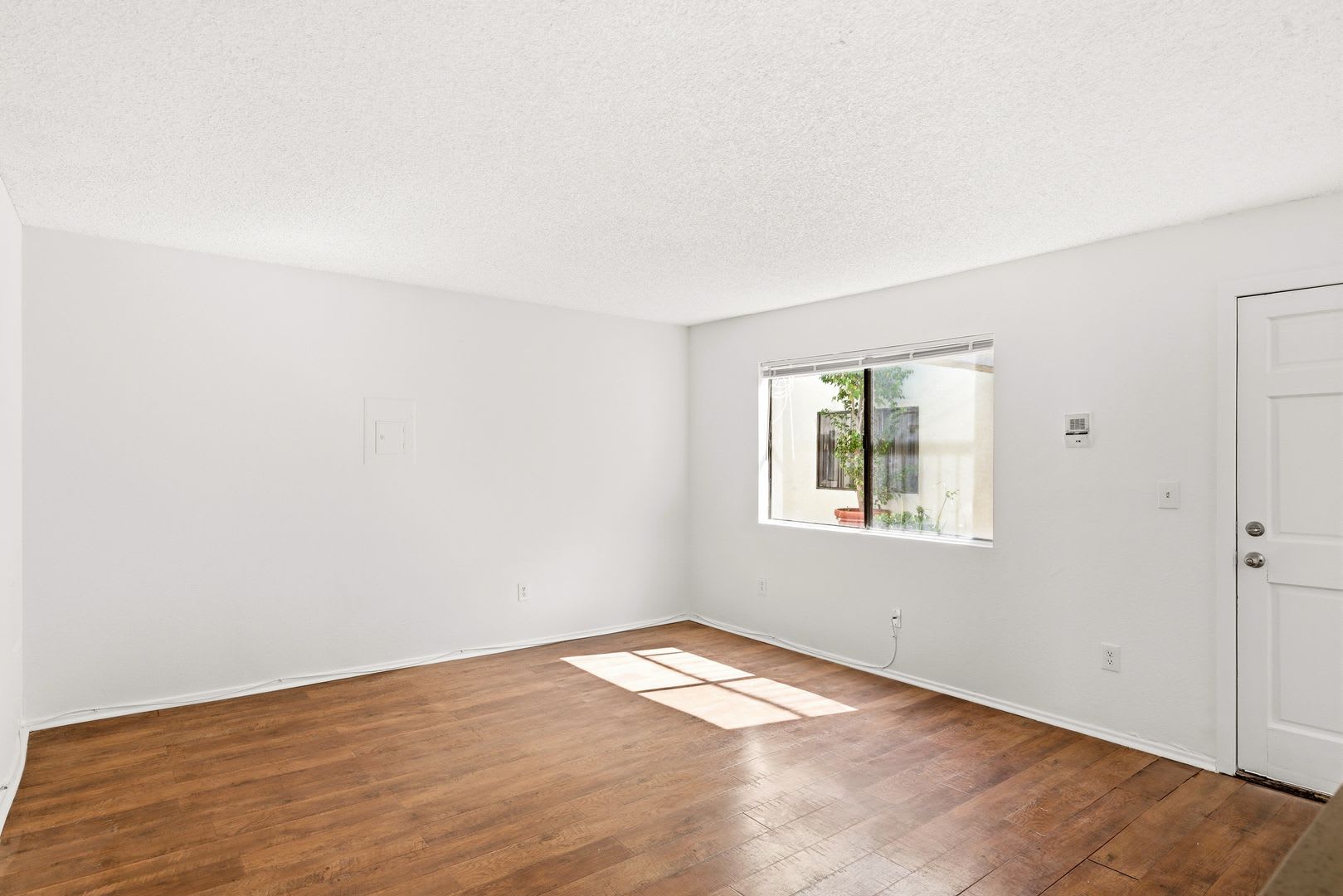 Harvard, Glendale Residences – photo 4