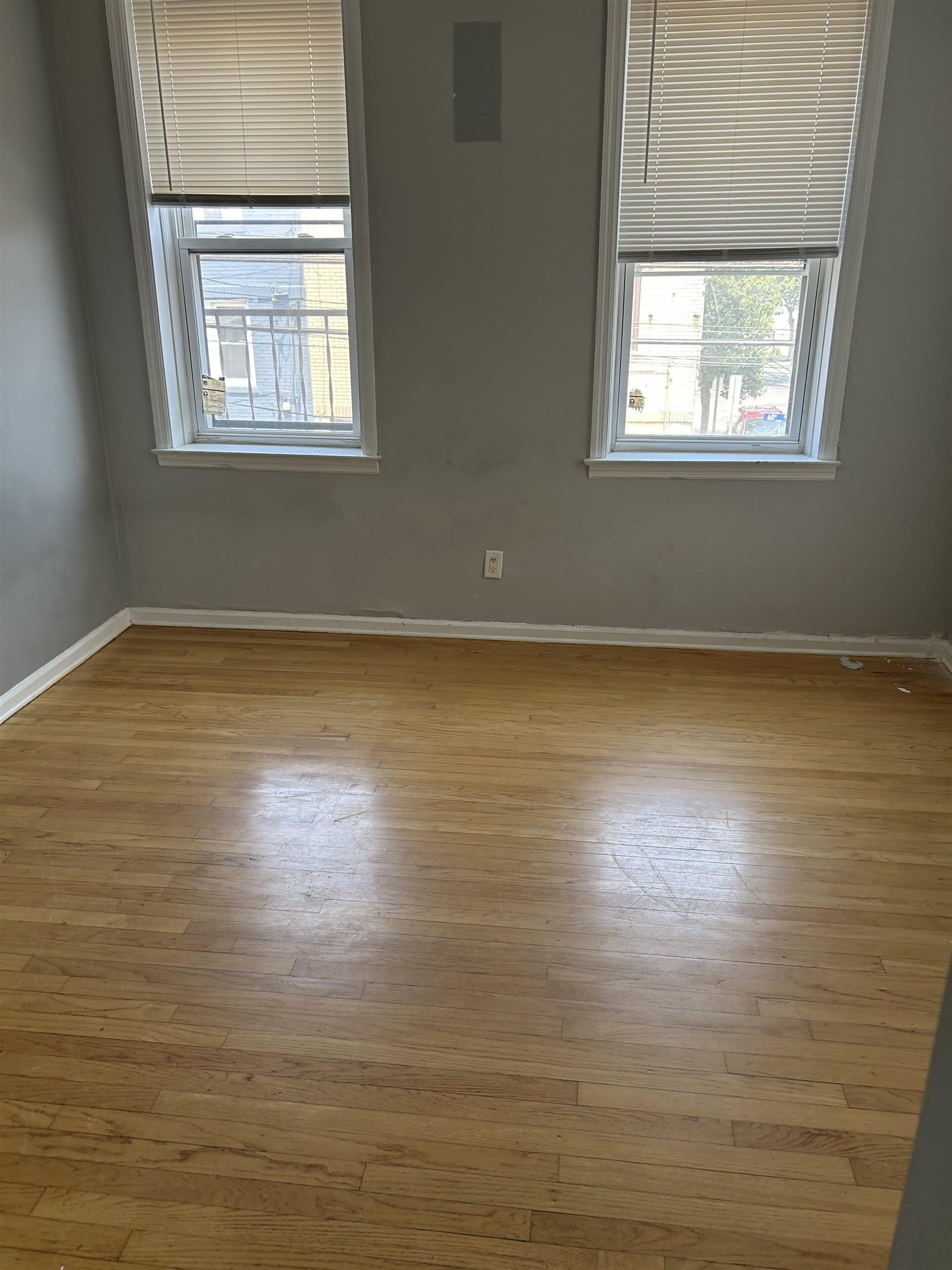 581 60TH ST – photo 3