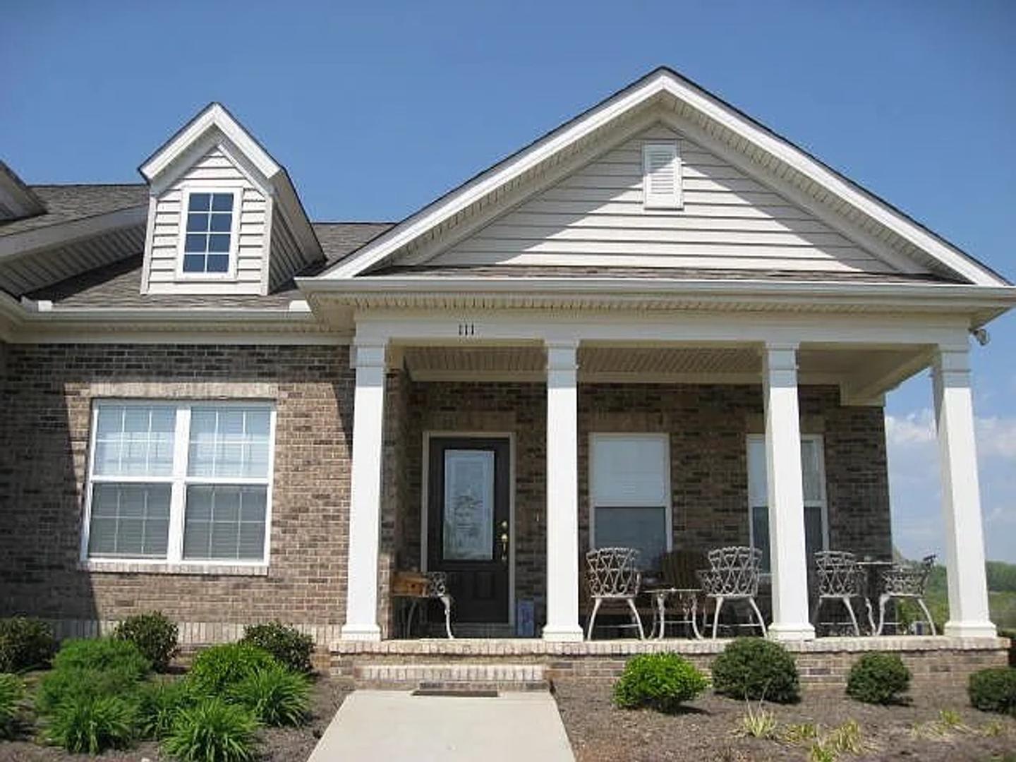 Experience Modern Main-Level Living in a Private Oak Ridge Community – photo 3