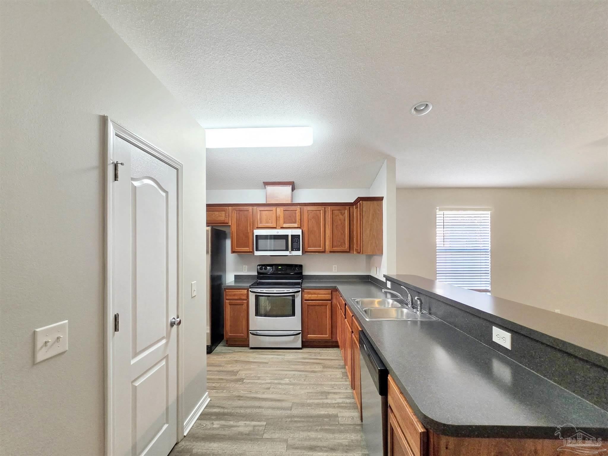 690 Mozingo Ln – photo 5