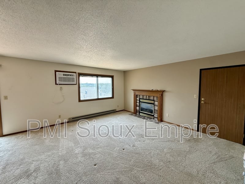 1101 E 9th st – photo 1