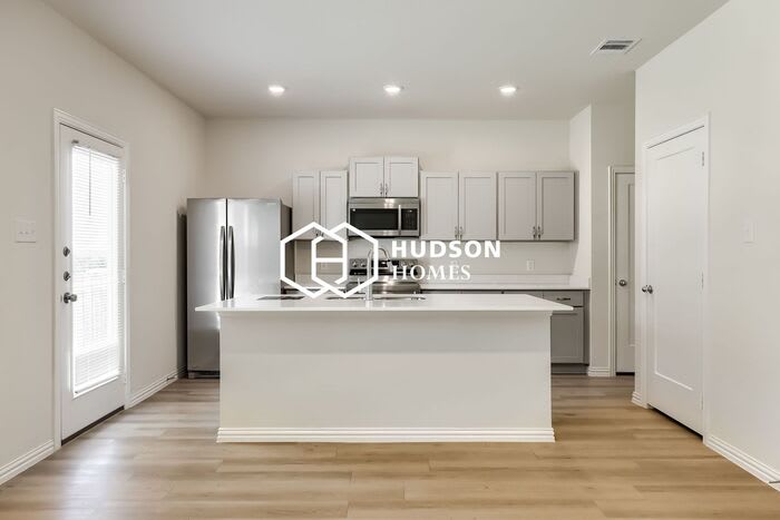 1413 West Steadman Street – photo 3
