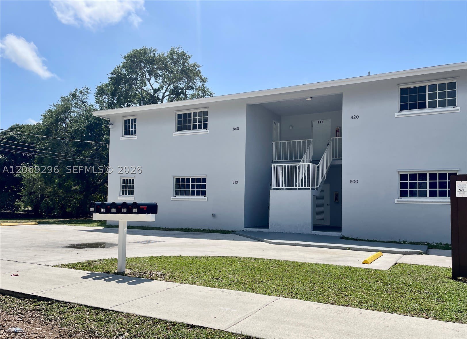 800 SW 10th Ave – photo 2