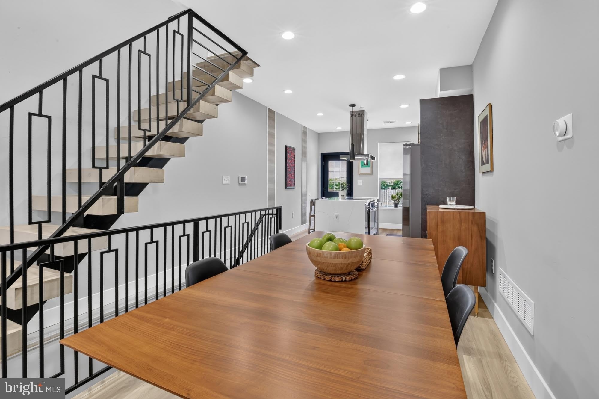 1838 E OAKDALE Street – photo 5