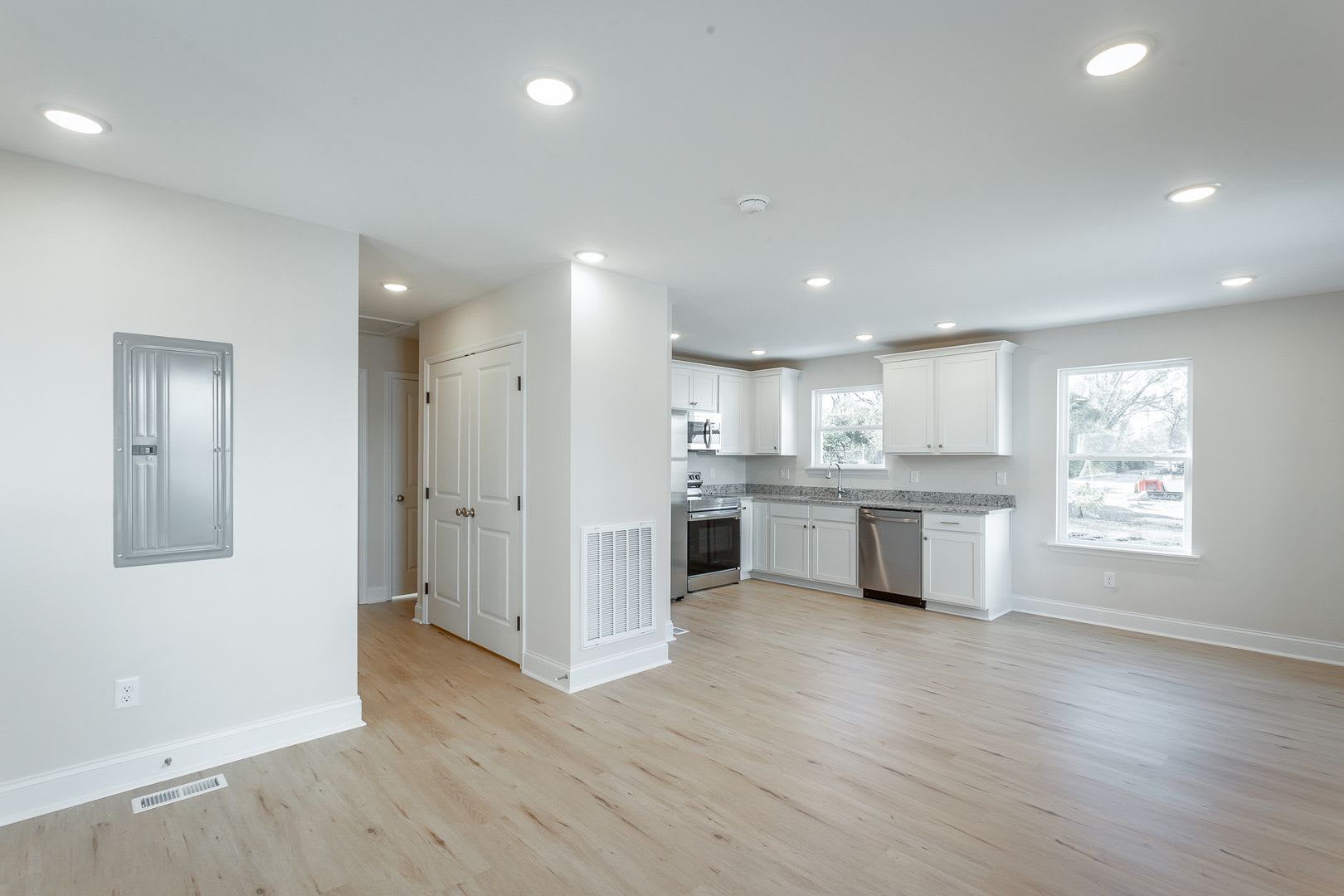 Modern 2 Bedroom Home in Mill Town – photo 2