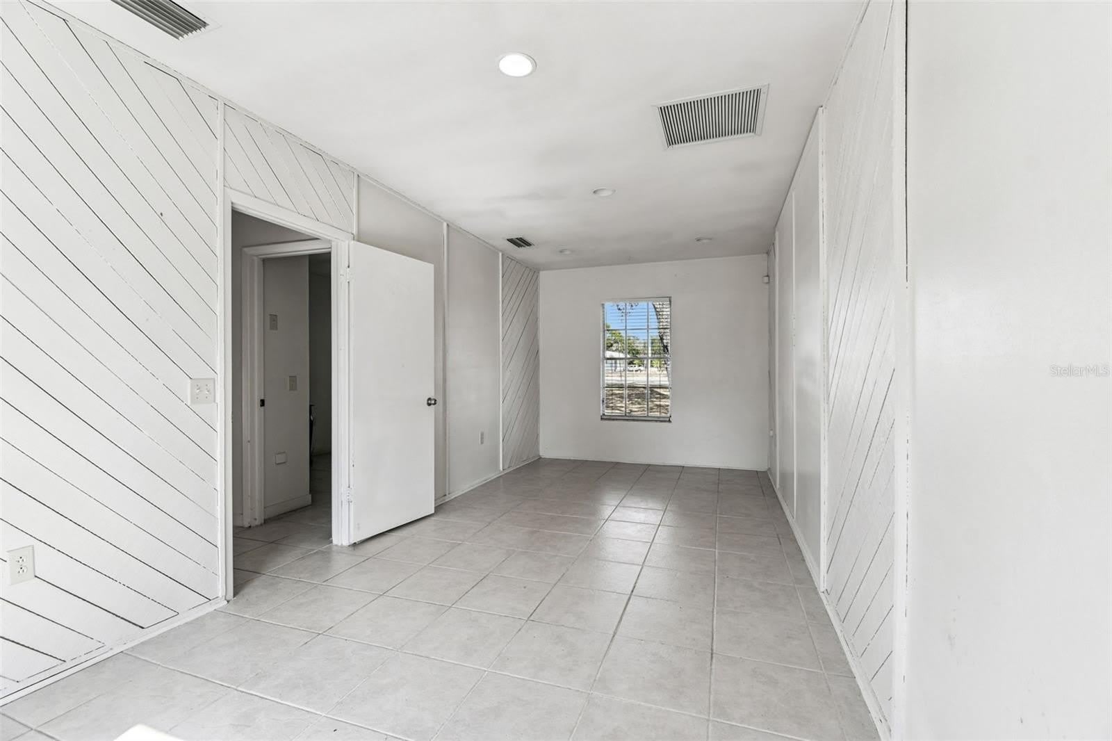 855 E BRANDON Boulevard – photo 4