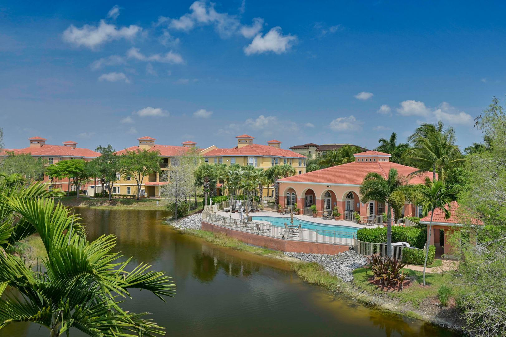 FIRST FLOOR CONDO ~ Walking Distance to Coconut Mall – photo 4