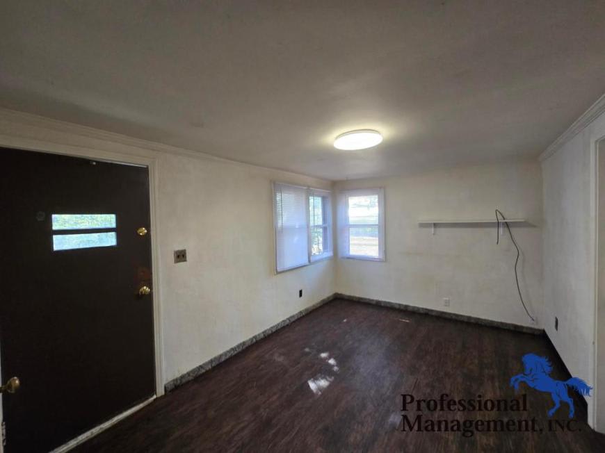 829 Howard Ave. – photo 2