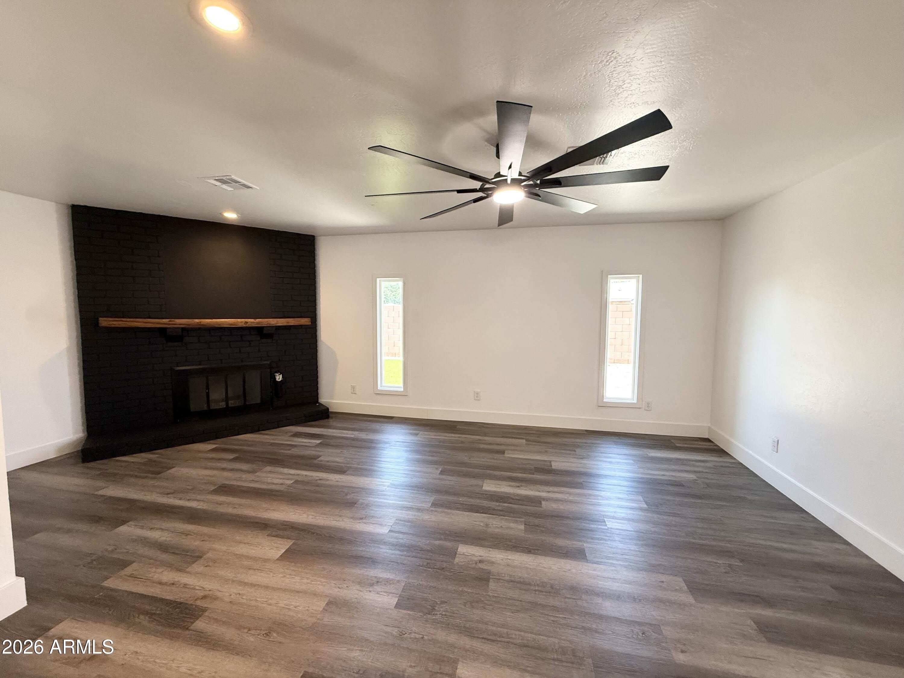 2116 E MARCONI Avenue – photo 5