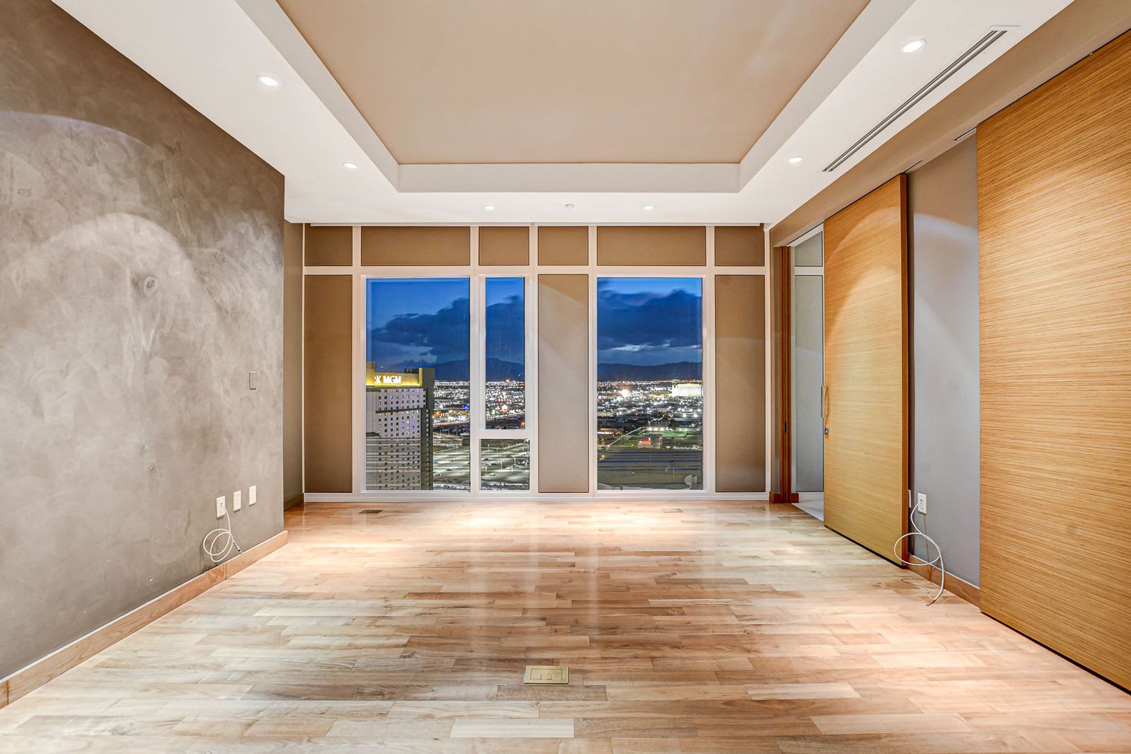 Waldorf Astoria 2711 City Mtn Views From This Stunning 1Bd 1 5Ba Residence – photo 3