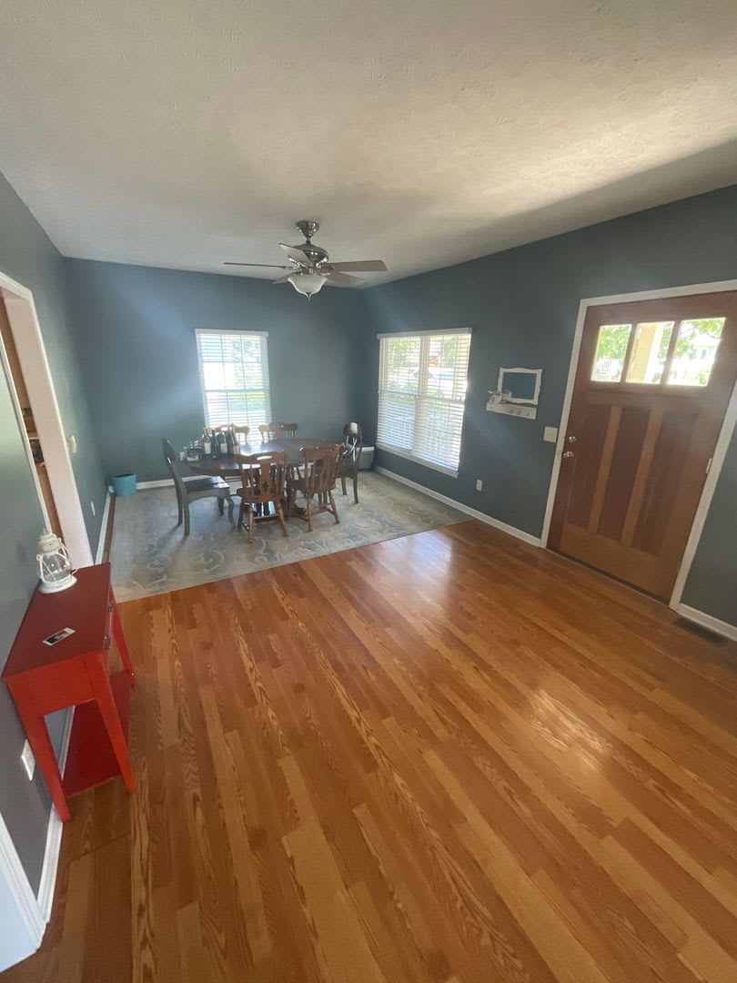 ****AVAILABLE AUGUST 2027**** Large 3 bed, 3 bath House with fenced yard – photo 2