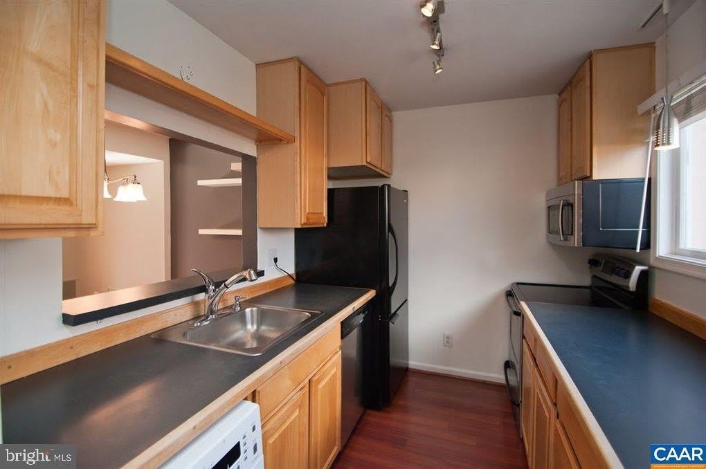 1566 GARDEN Court – photo 4