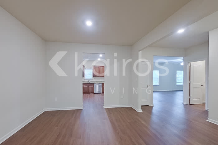 1100 Freedom Parkway – photo 4