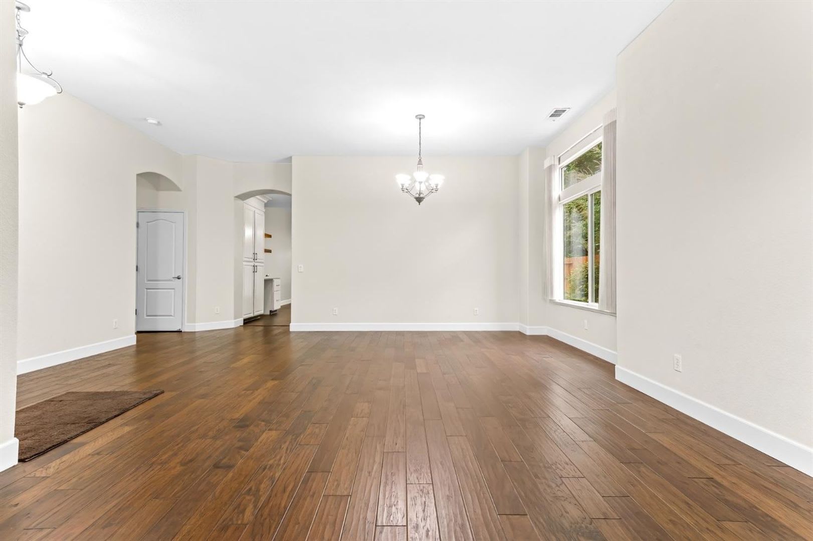 Stunning home in desirable Turlock Neighborhood – photo 3