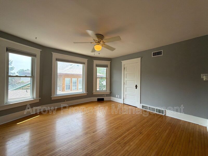 2125 South Street – photo 4