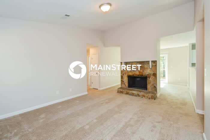 1235 Woodland Court Southeast – photo 4