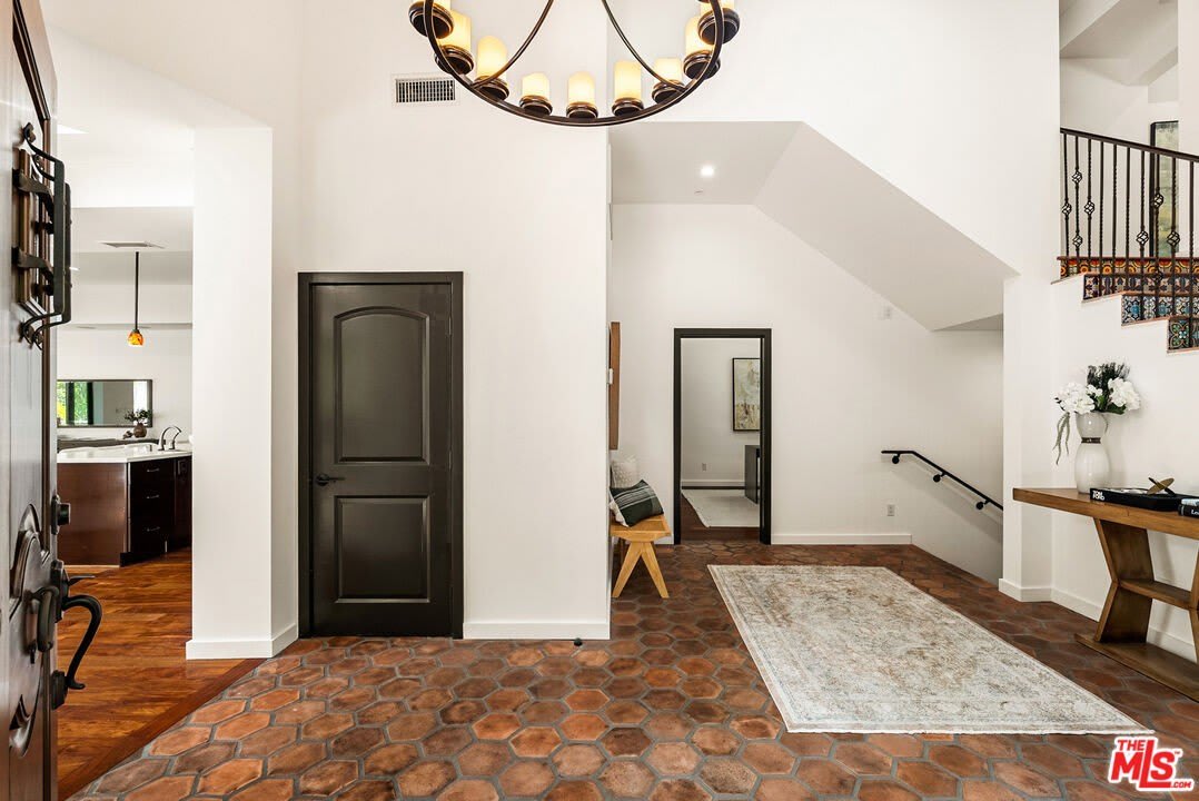 8836 Wonderland Ave – photo 3