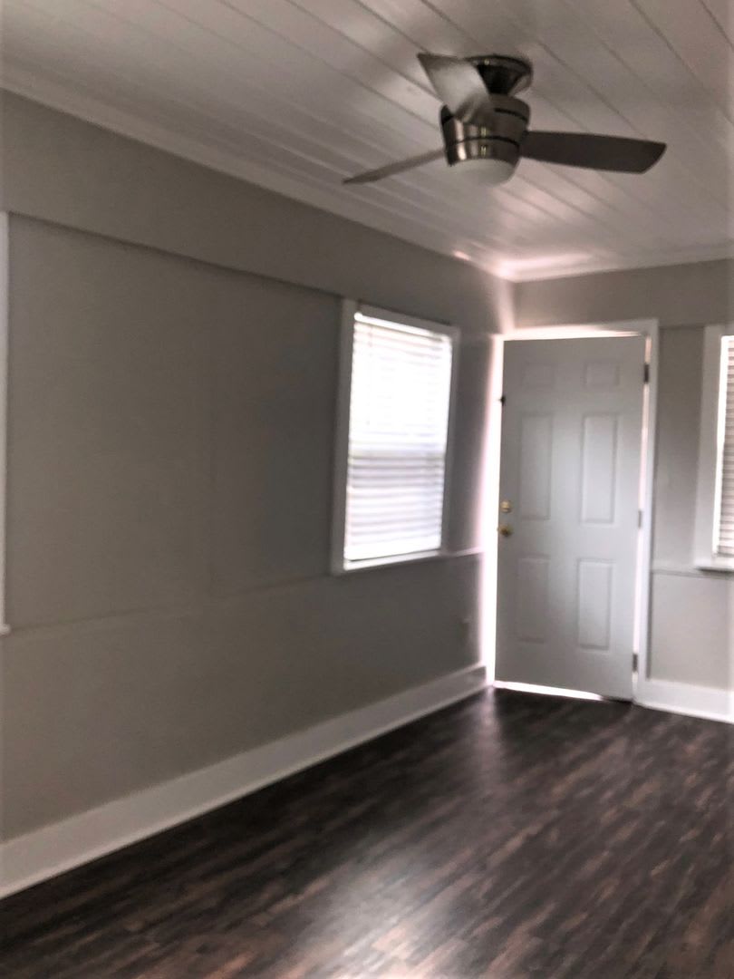 Historic Sanford Second Floor 1Br 1Ba Apartment Available Now – photo 3