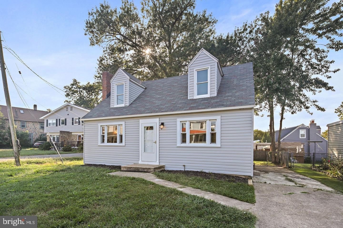 423 INGLESIDE Avenue – photo 2