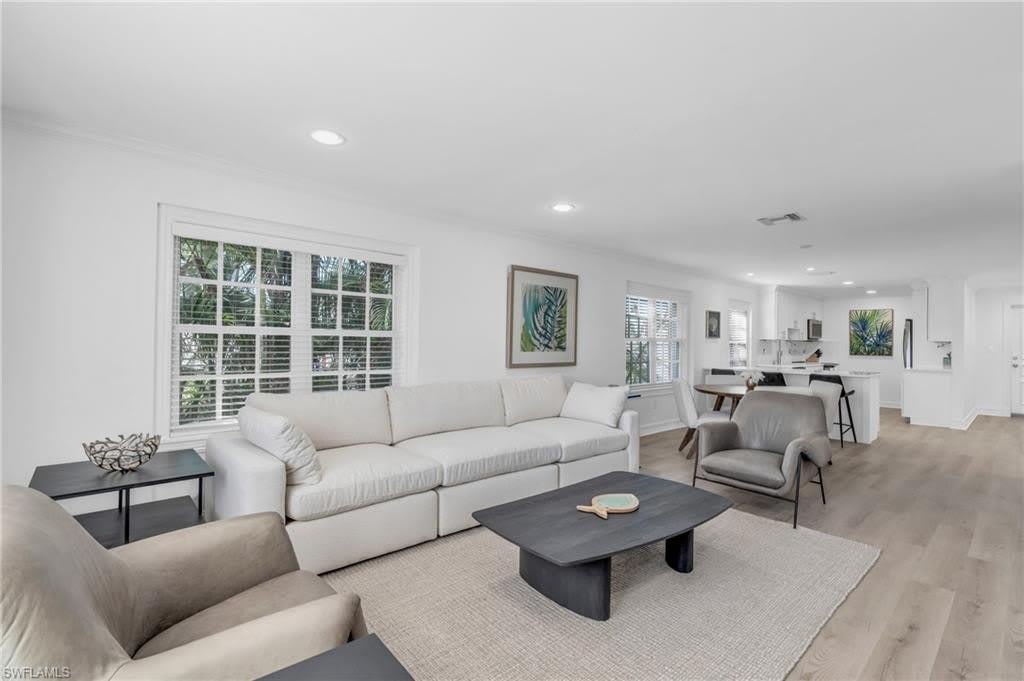 271 Broad Ave S – photo 3