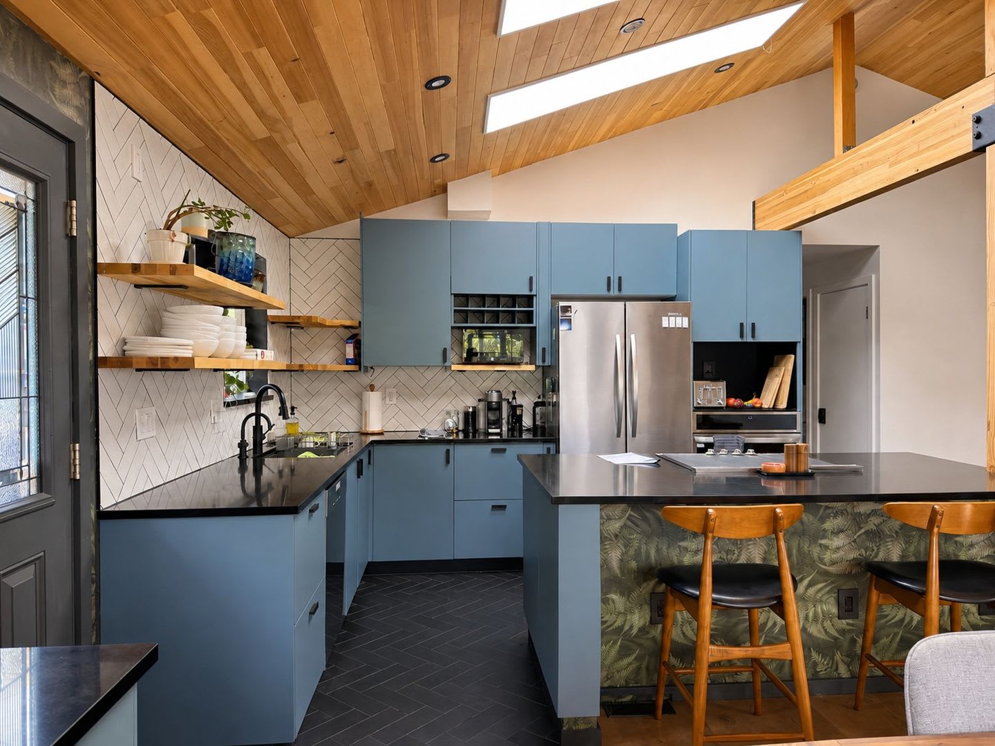 Fully Furnished and Renovated Top-Floor Unit with Prime Olympic Mountain Views [Utilities Included] – photo 2