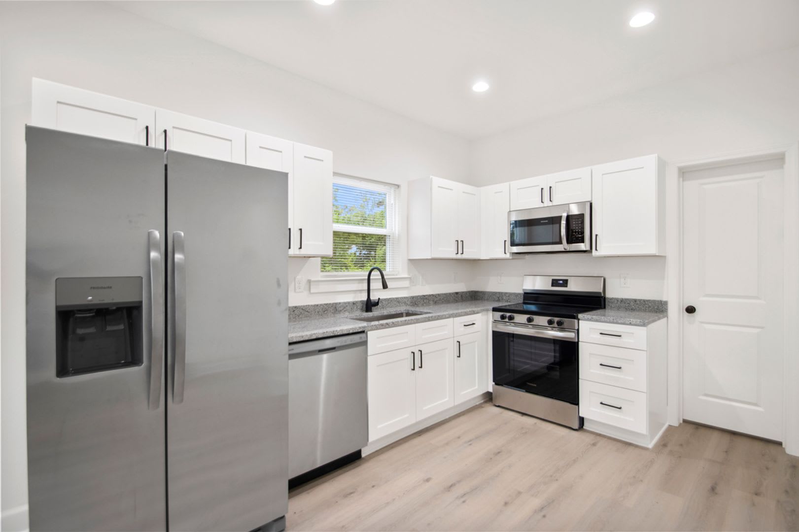 212 S Park St – photo 3