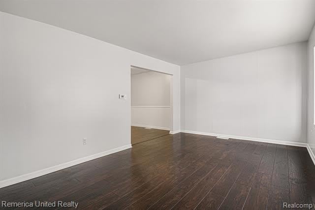 279 Lake Village Drive – photo 4