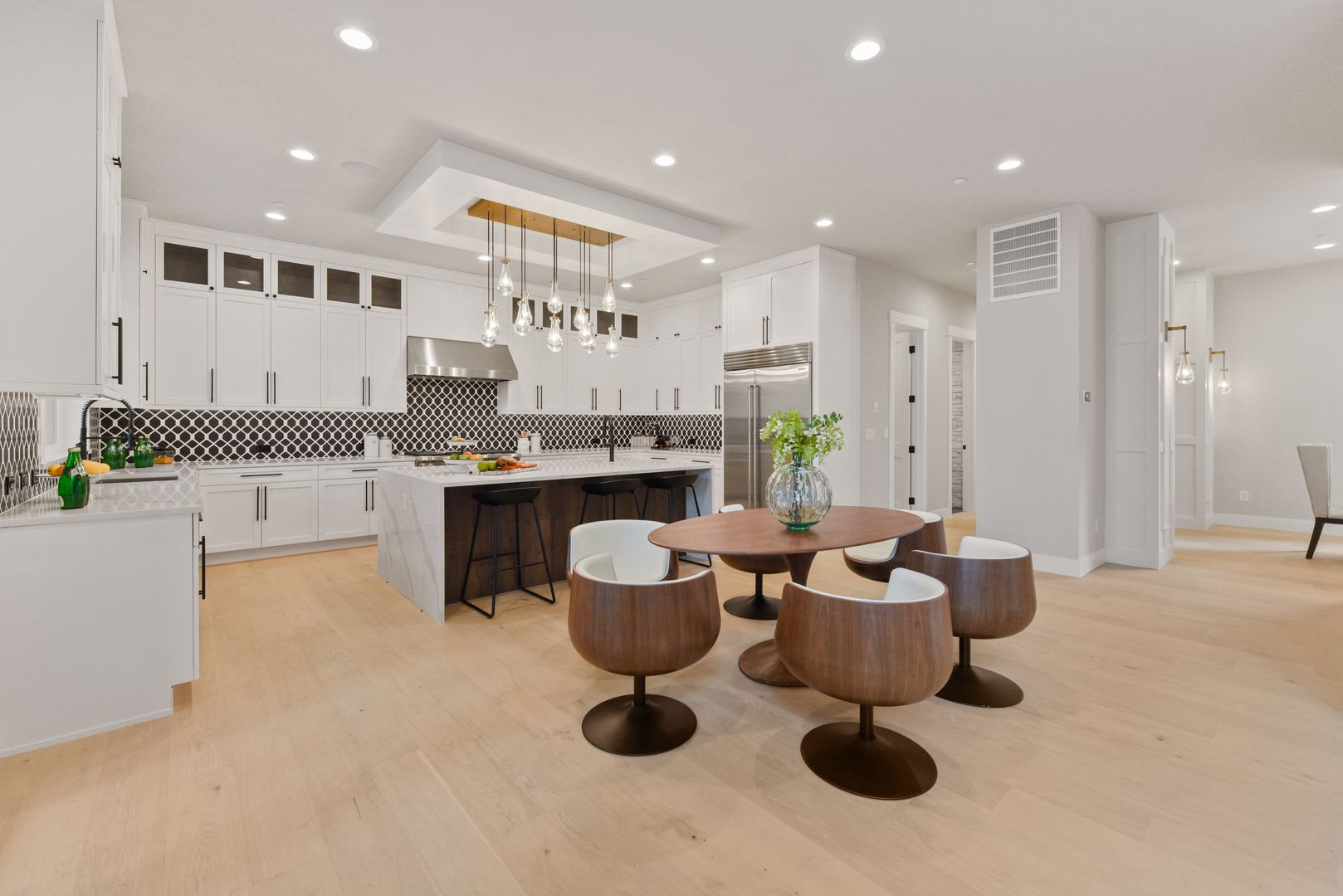 Luxury Bellevue Estate in Prestigious Bridle Trails For Rent – photo 5