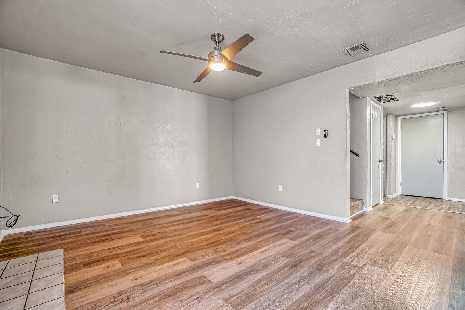 Beautiful 3 Bedroom 2 5 Bath Townhome – photo 2