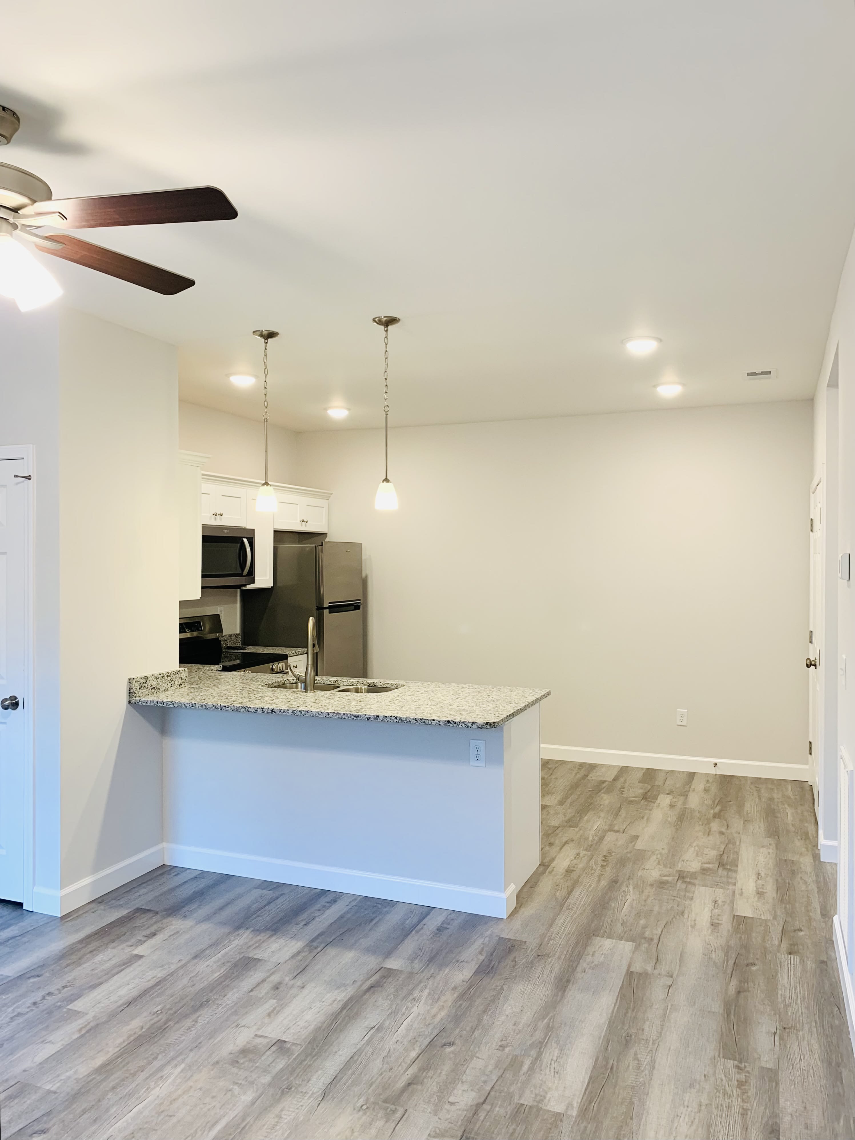 392 Hillview Mills Blvd – photo 3