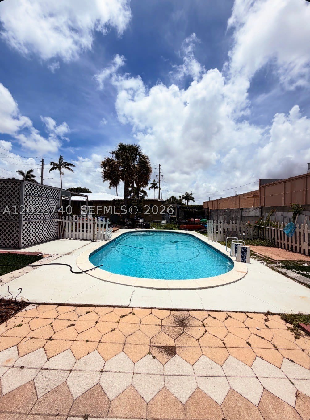 1077 SW 2nd St – photo 2