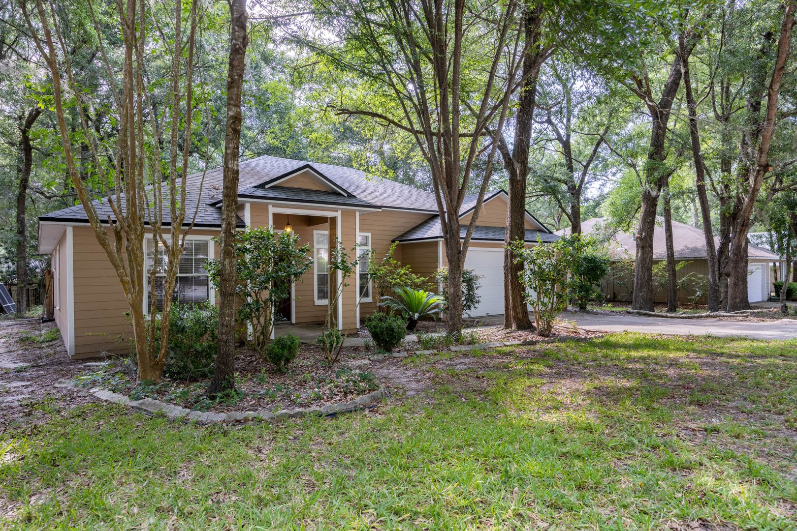 Nicely Remodeled Home In Hickory Forest With Community Amenities – photo 2