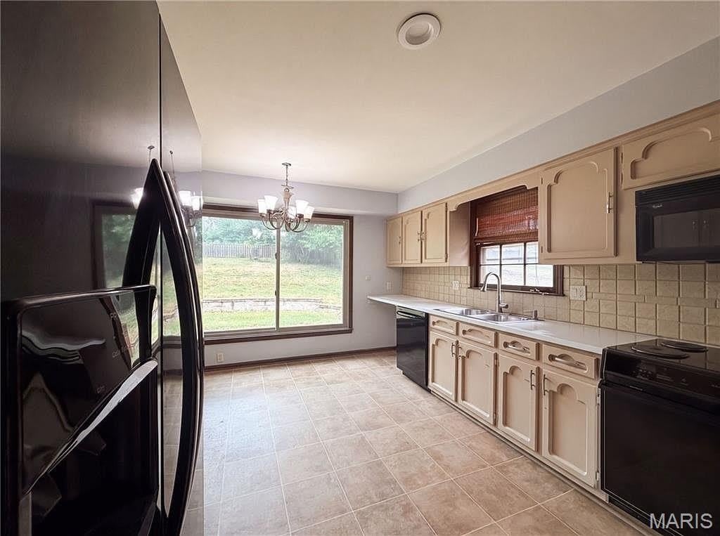 6916 N Overland Dr – photo 2