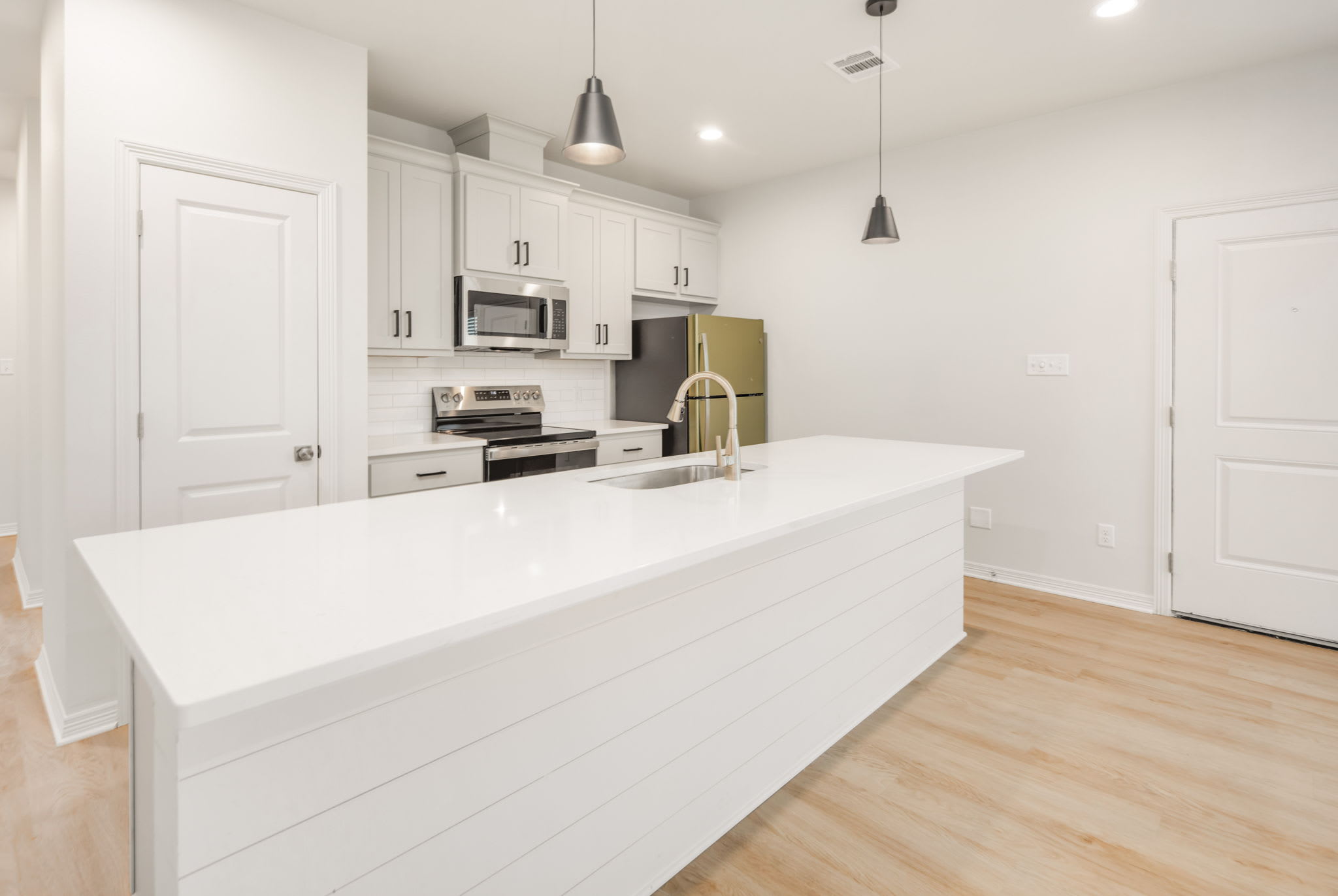 256 Richards Street – photo 3