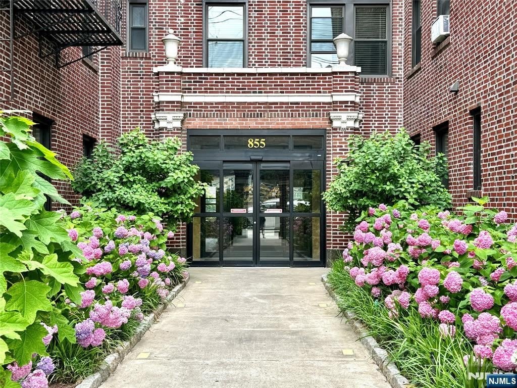 855 Broad Avenue – photo 2
