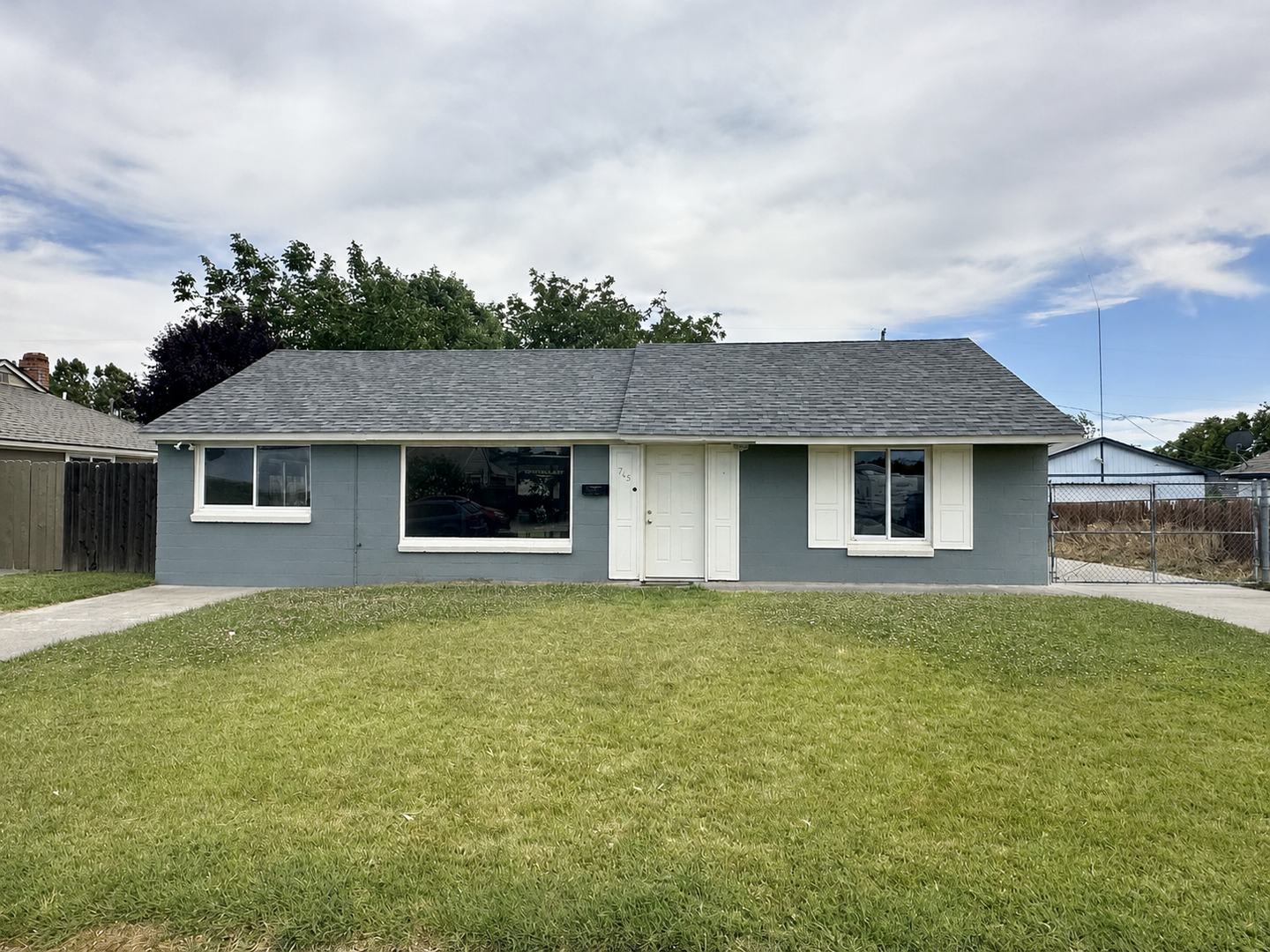 Well-Maintained 3-Bed, 1.5-Bath Home for Lease – 1,056 sq ft – photo 1