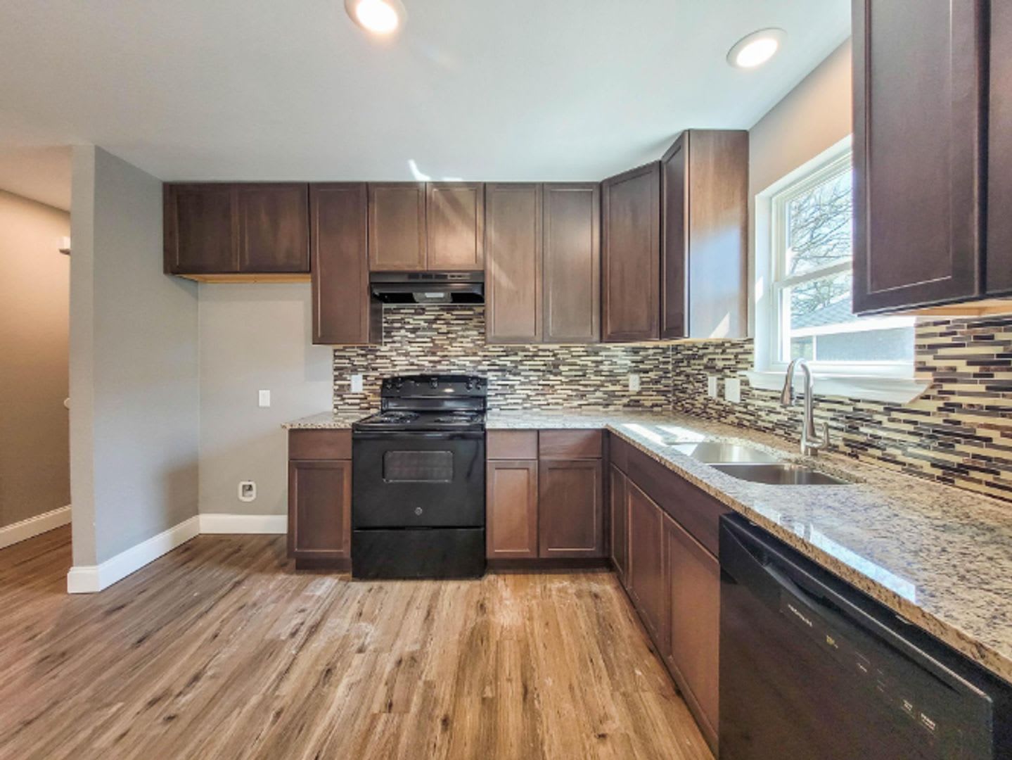 1702 Clark St – photo 3