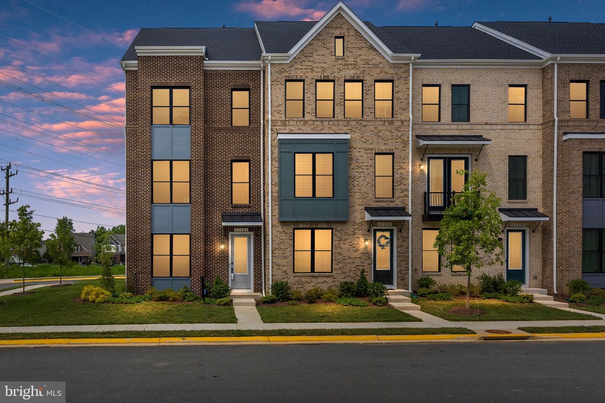 42086 PICASSO Square – photo 1
